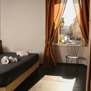 https://house-monti-1875.it-romehotels.com